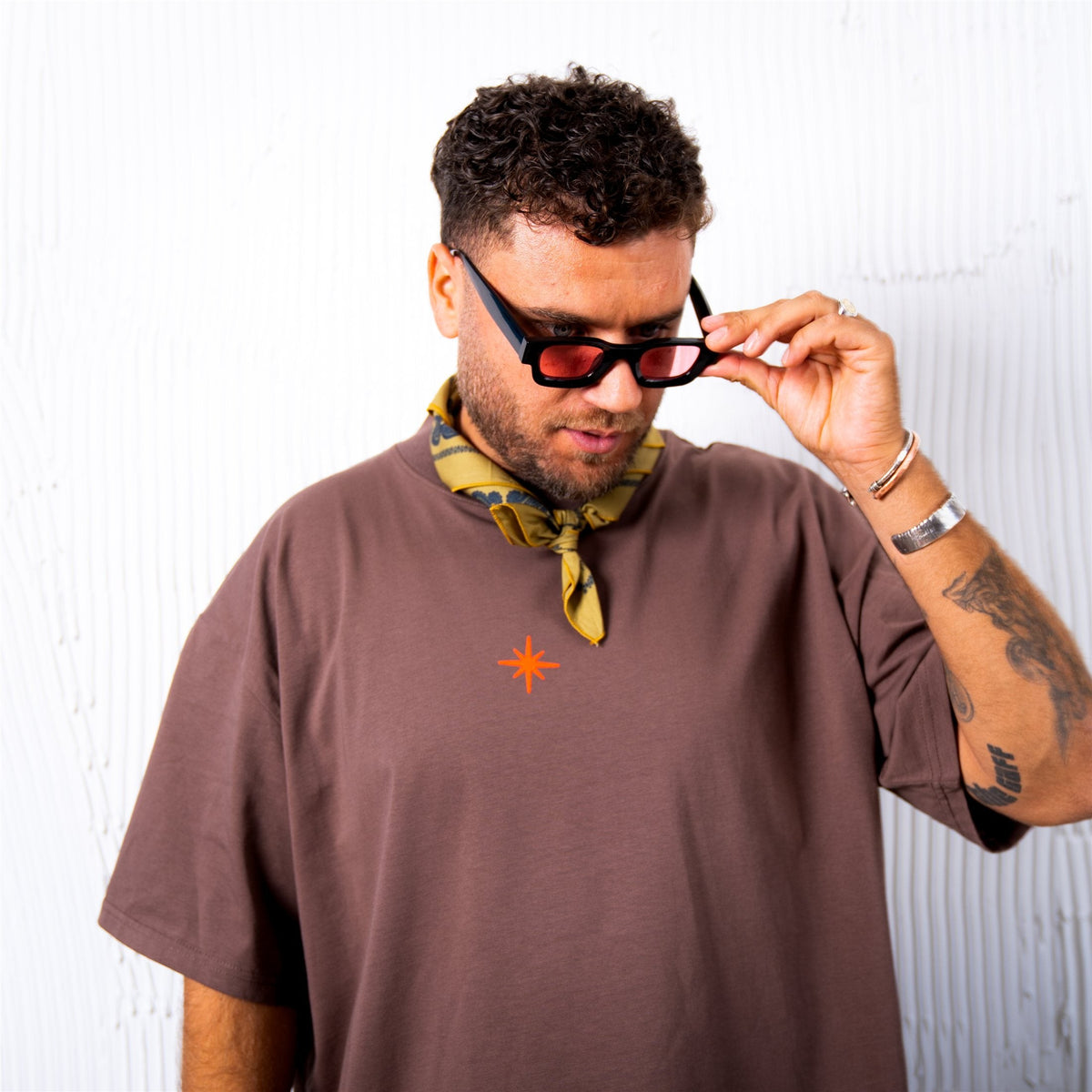 Bandido Essential T-Shirt — Taupe brown & orange (2)